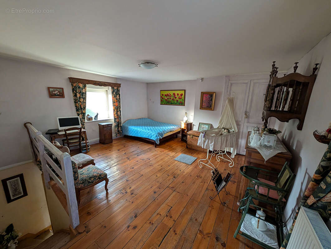 Maison à PONT-EVEQUE