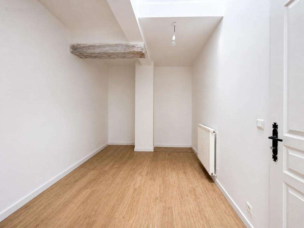 2 pièces atypique au cœur du centre historique de Montfort - photo 9
