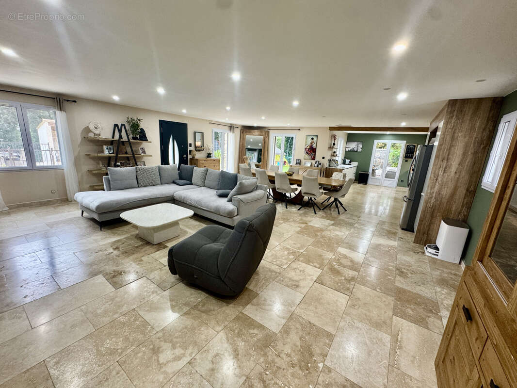 Maison à SUZE-LA-ROUSSE