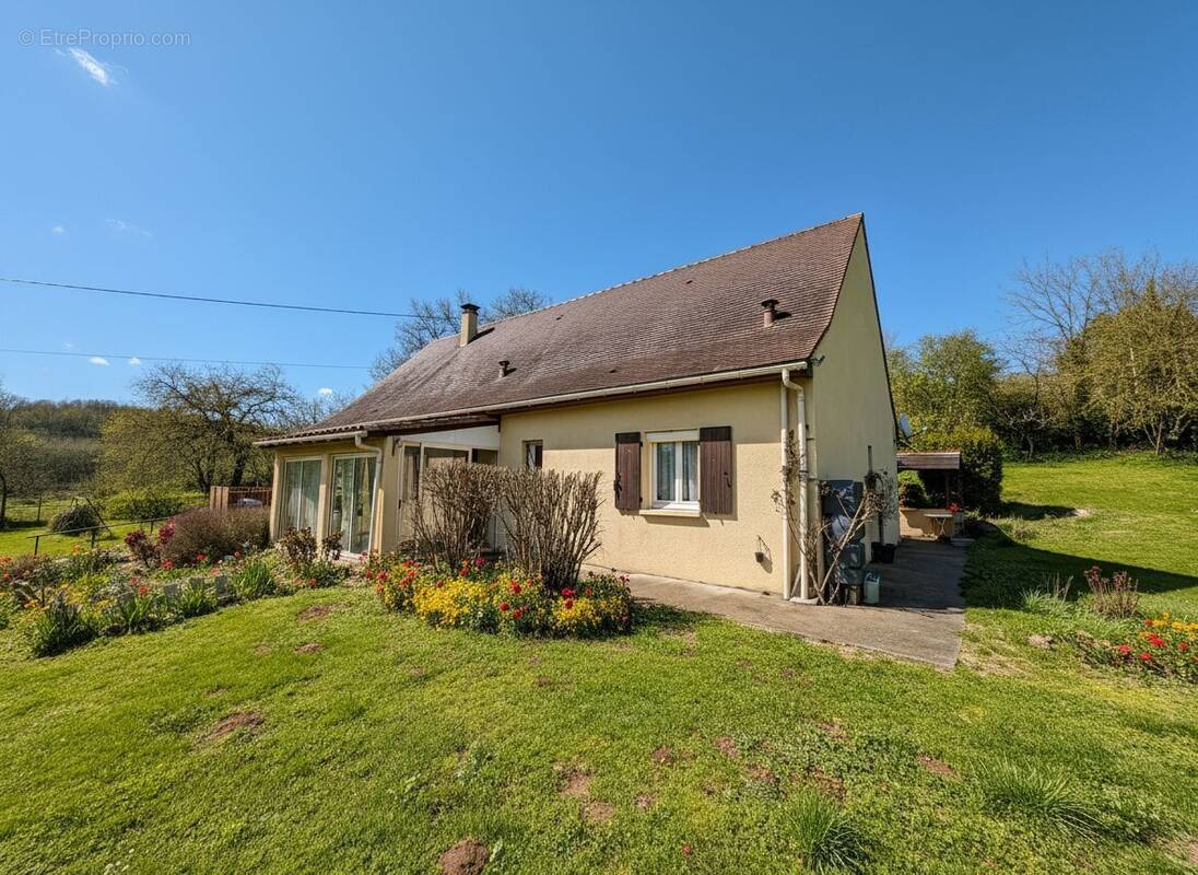 generated20260415T145601.199 - Maison à SAINT-CHAMASSY