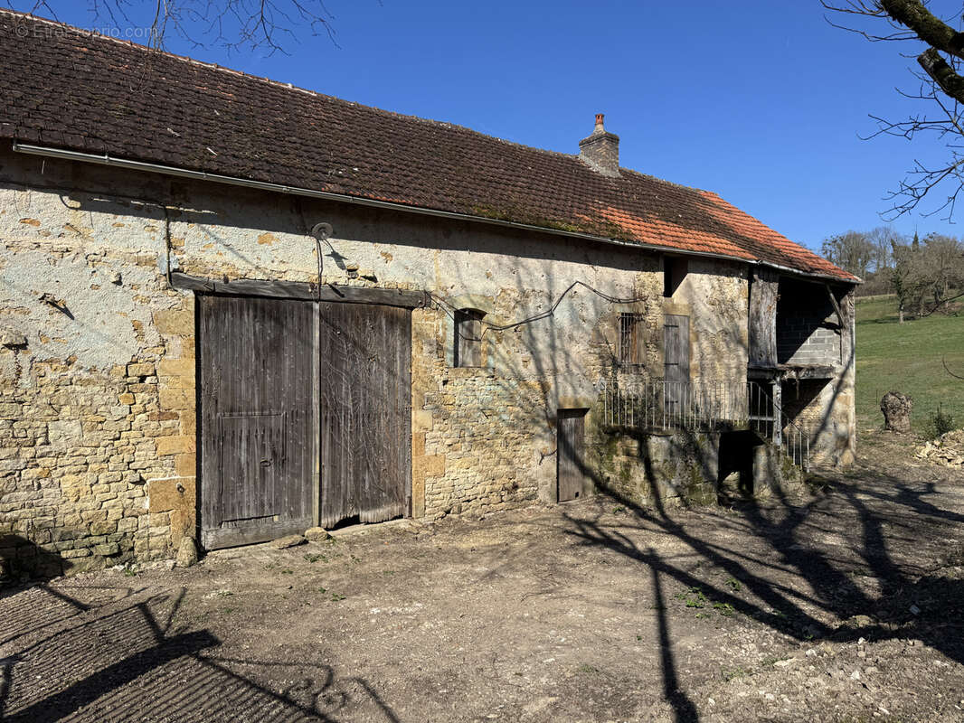 Maison à NEUFFONTAINES