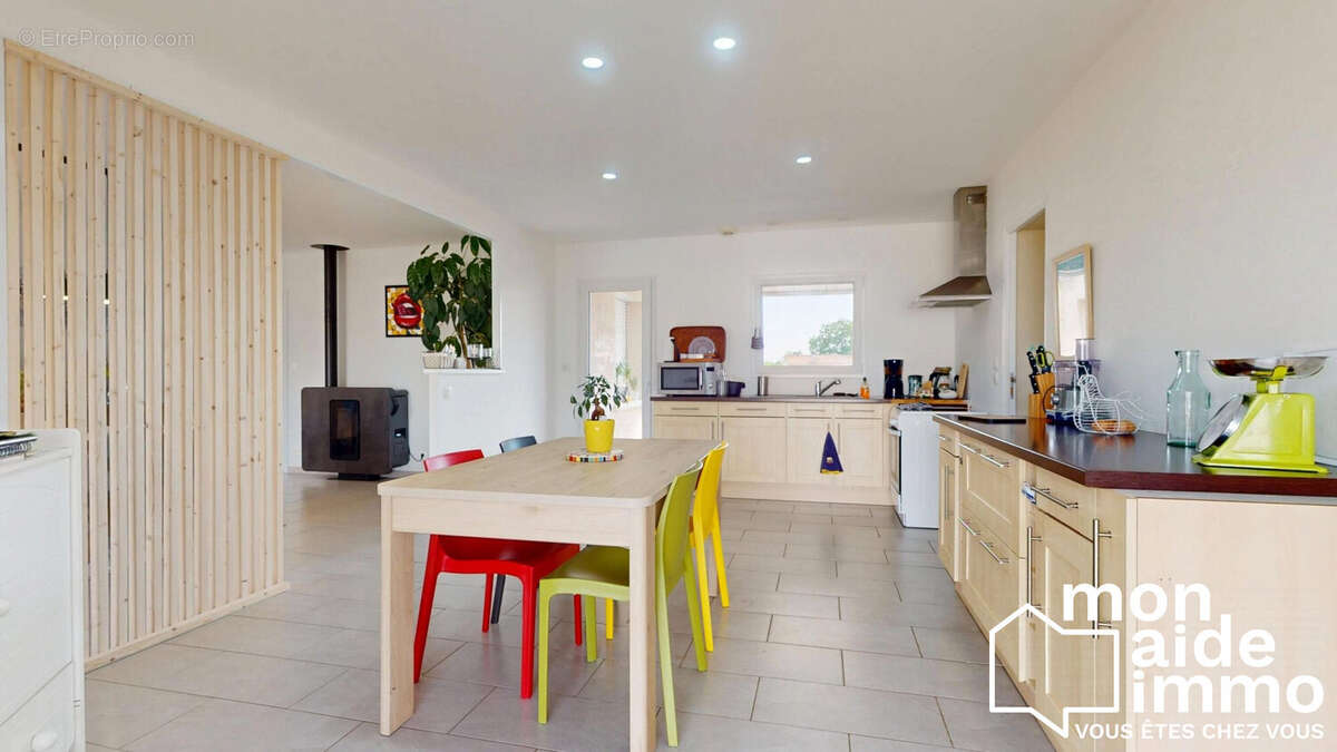 Maison 149 m² à Benet  - photo 4