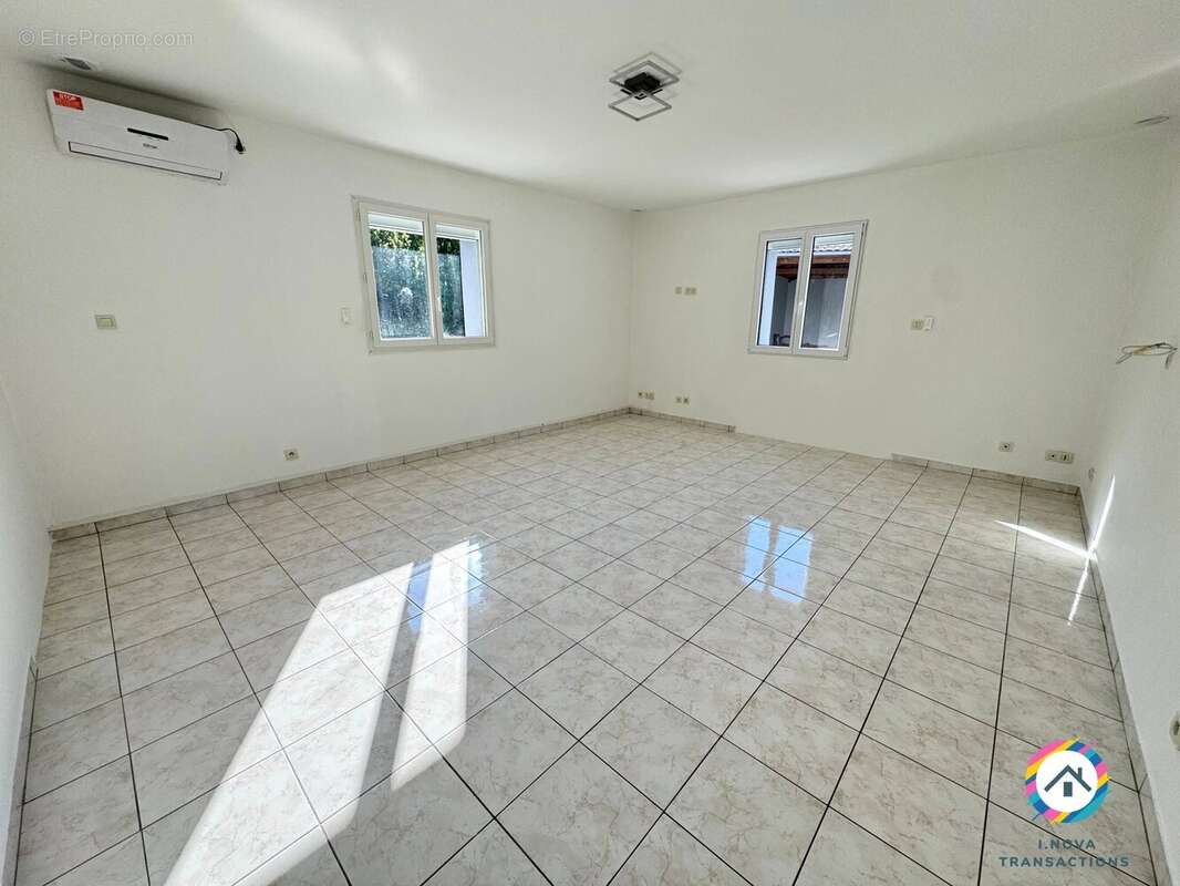 Maison à JASSANS-RIOTTIER