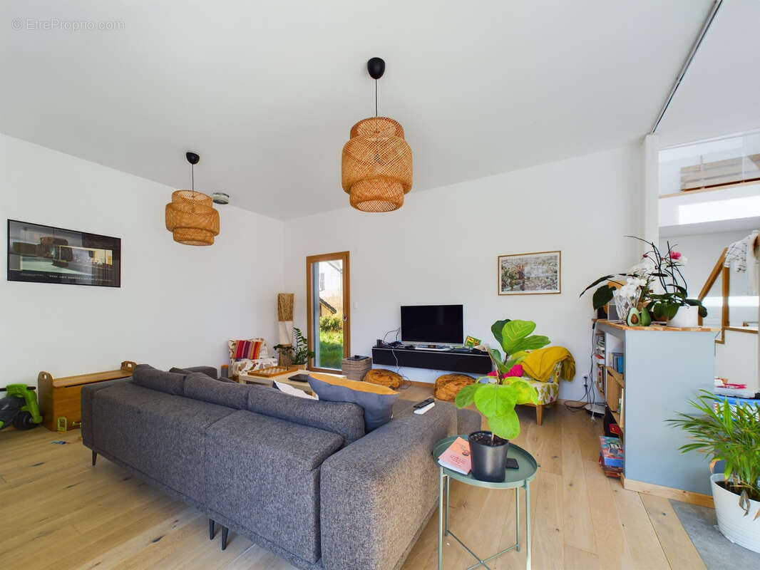 Maison à VIVIERS-DU-LAC