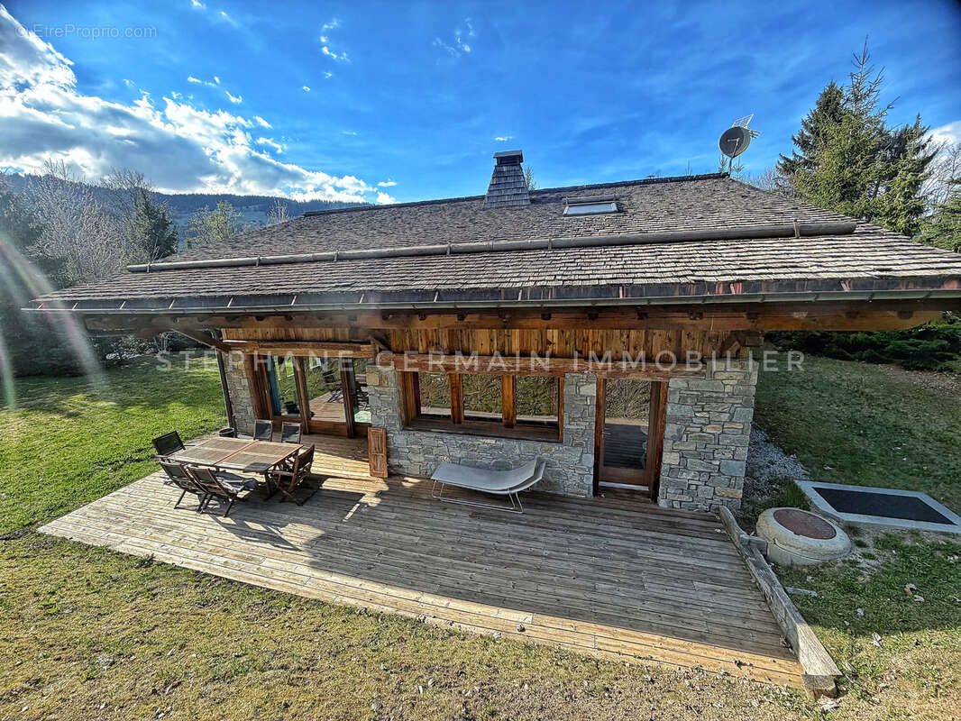 Maison à DEMI-QUARTIER