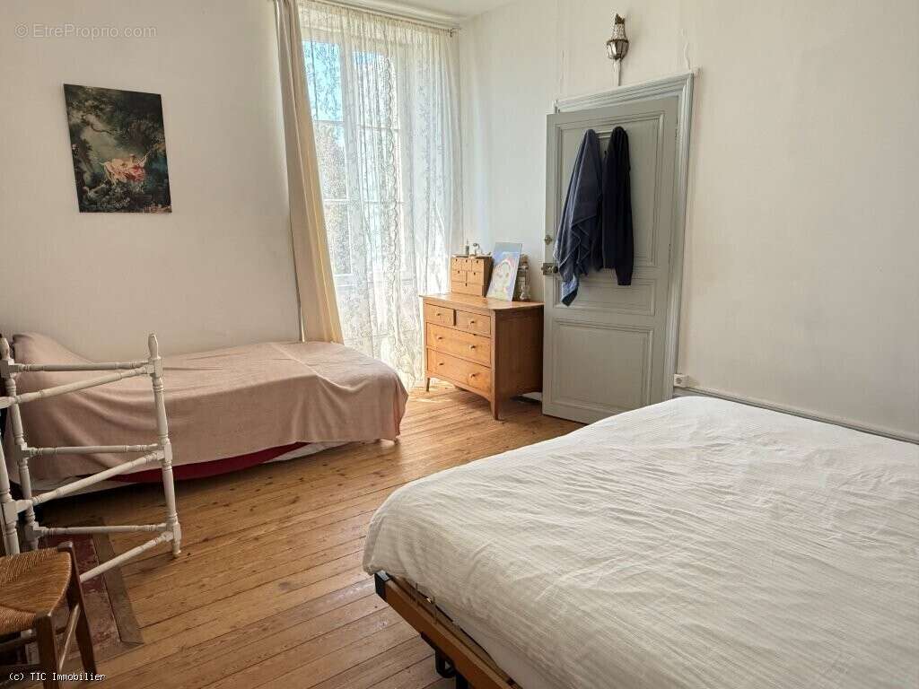 Belle Maison Sur Un Parc de 4843m² Avec Piscine - photo 12