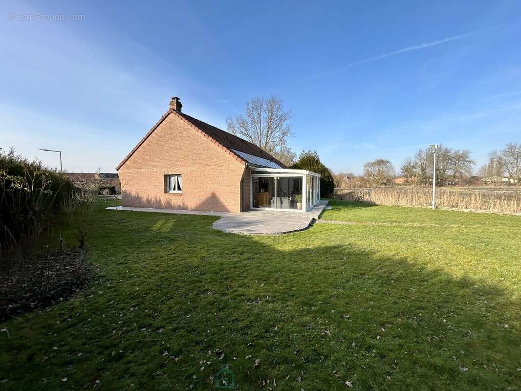 Magnifique plain-pied sans vis à vis avec vue sur champ et château. - photo 9