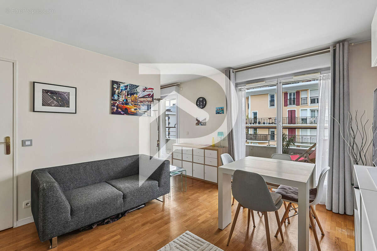 Appartement à COURBEVOIE