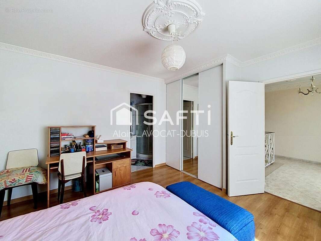 Maison 225 m² à Gournay-Sur-Marne  - photo 9