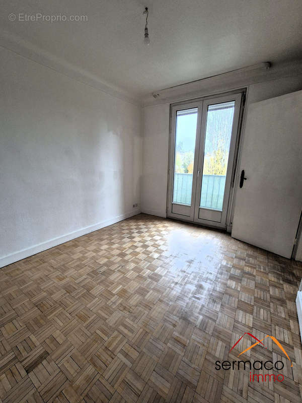 chambre 3 avec balcon - Appartement à SARREGUEMINES