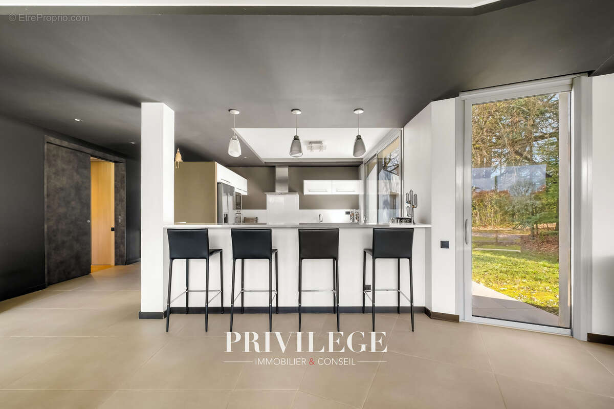 Maison à CHARBONNIERES-LES-BAINS