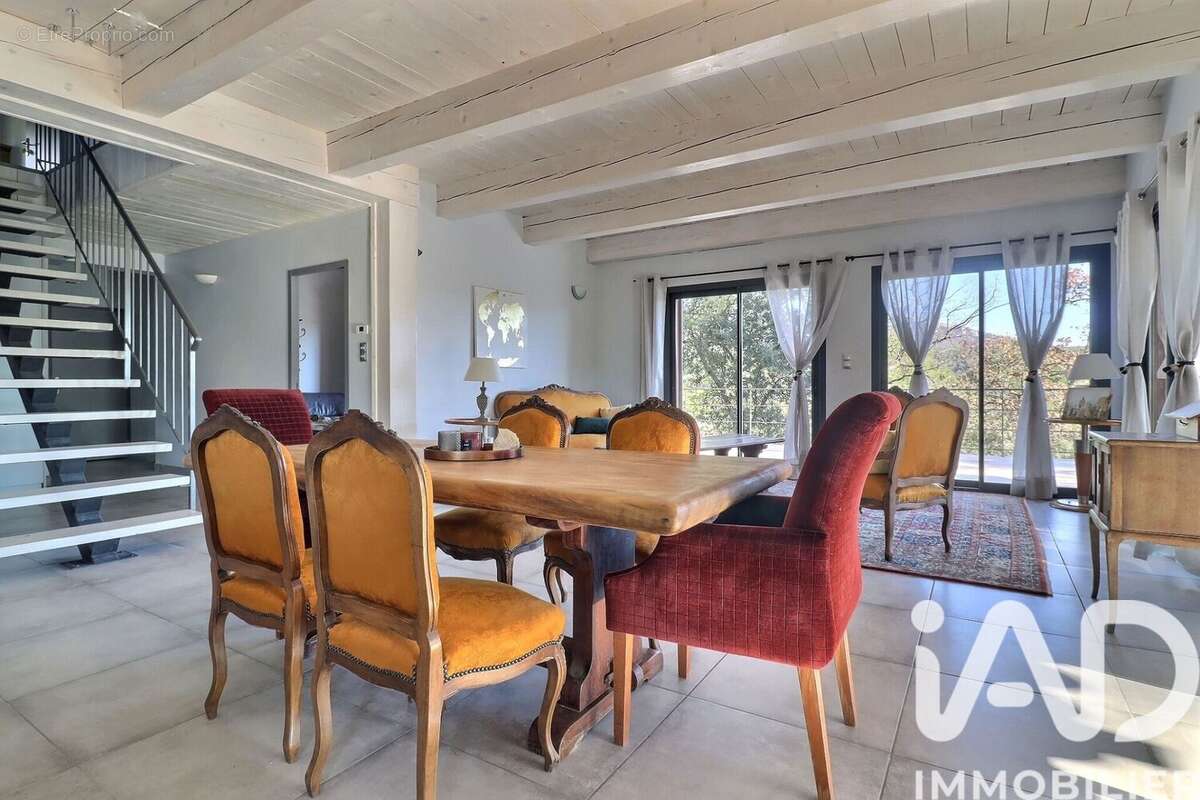 Maison 305 m² à Chateauvert  - photo 5