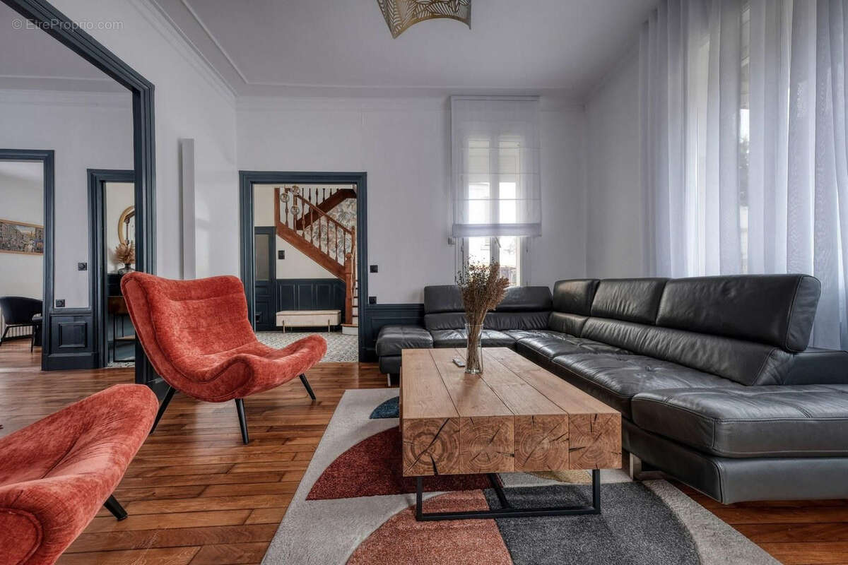 Nouvelle exclusivité centre ville etampes maison de caractere  240 m2 5chambres - photo 2