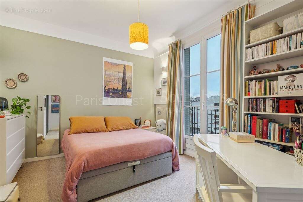 Appartement à PARIS-7E