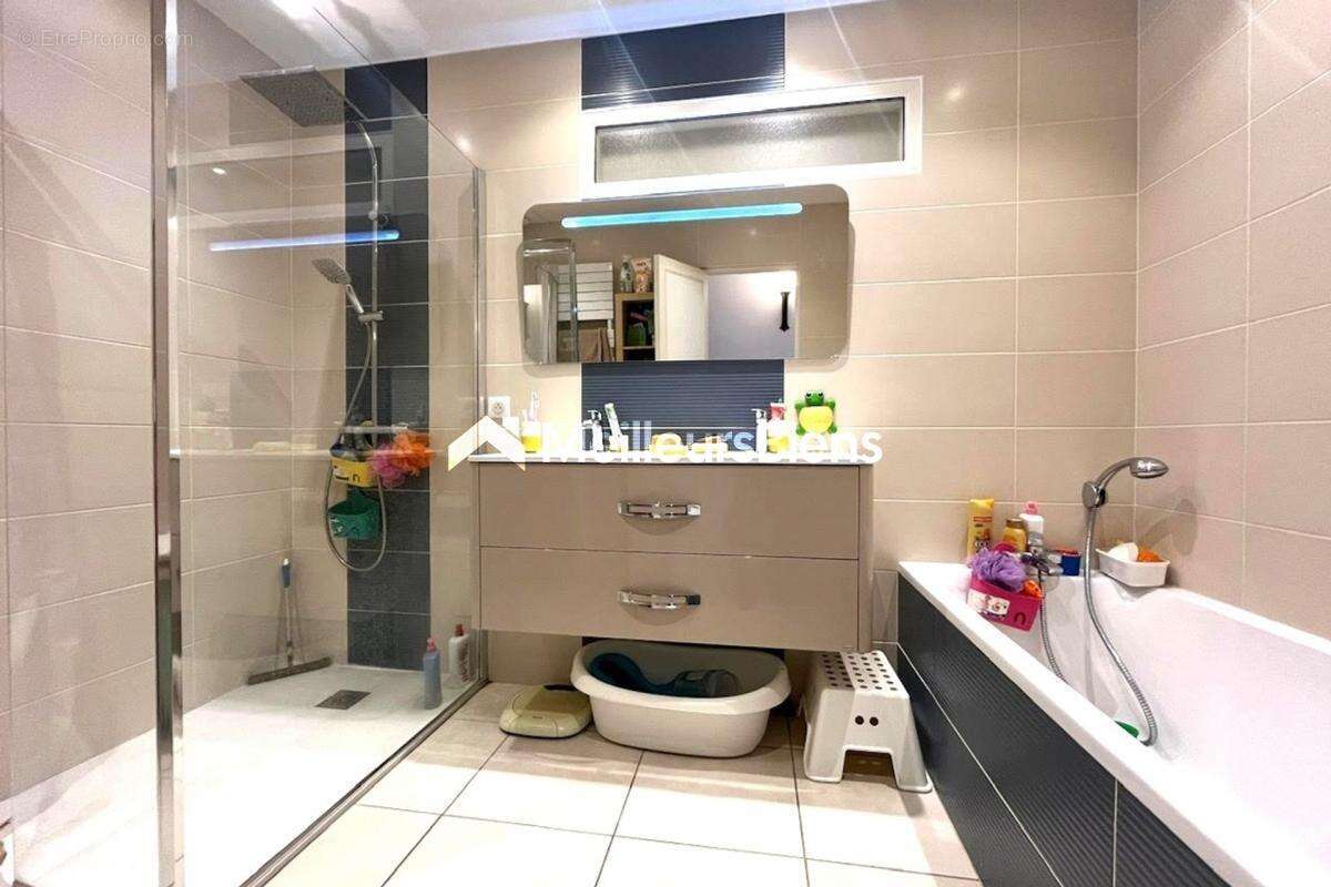 Maison à CASTRES-GIRONDE