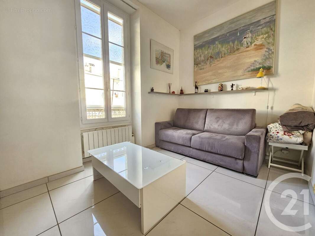 Appartement à SAINT-LAURENT-DU-VAR