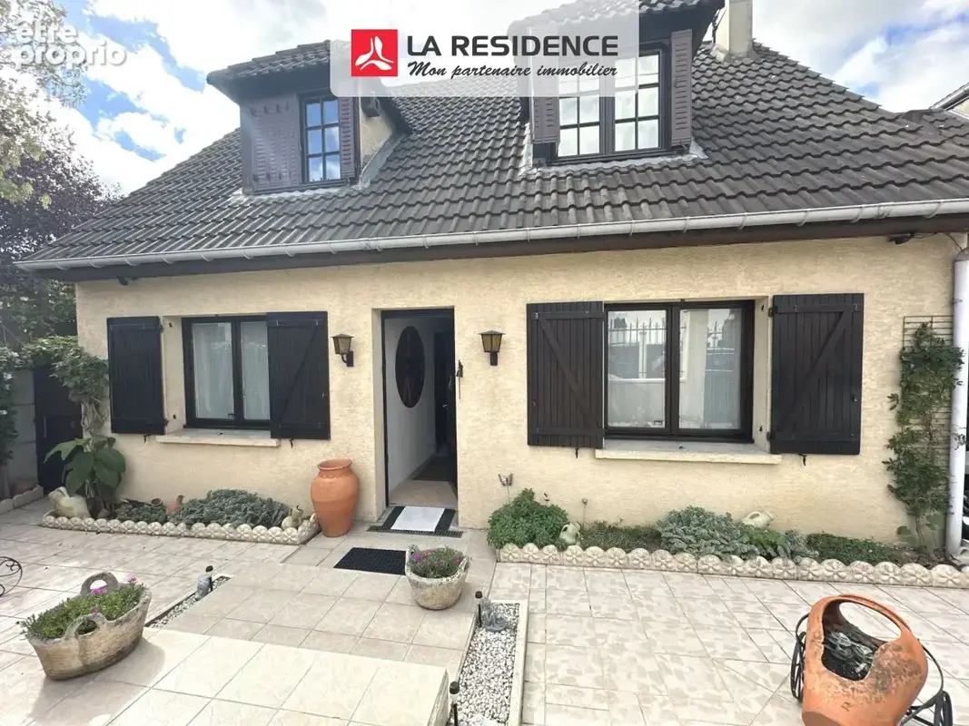 Maison 5 pièces 100 m² · à Stains · 100 m² · 350 000 €
