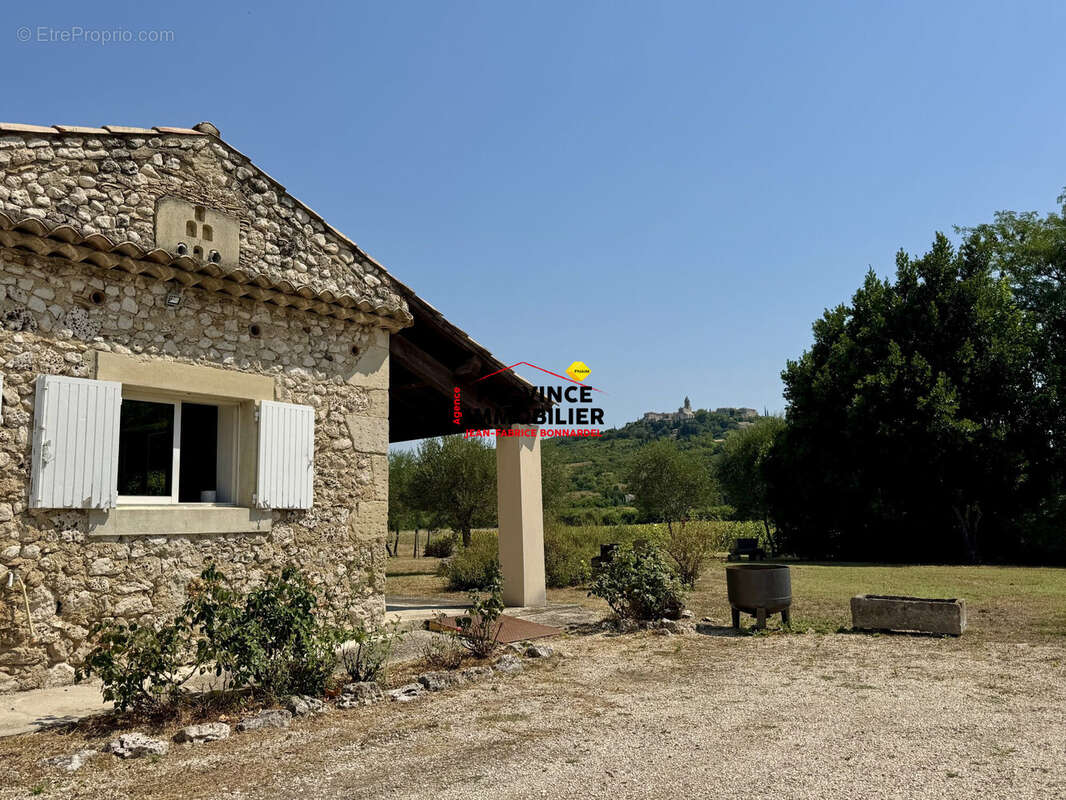 Maison 213 m² à La Garde-Adhemar  - photo 4