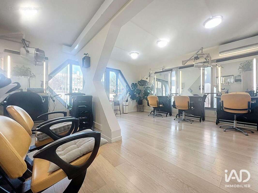 Photo 4 - Commerce à LE MEE-SUR-SEINE