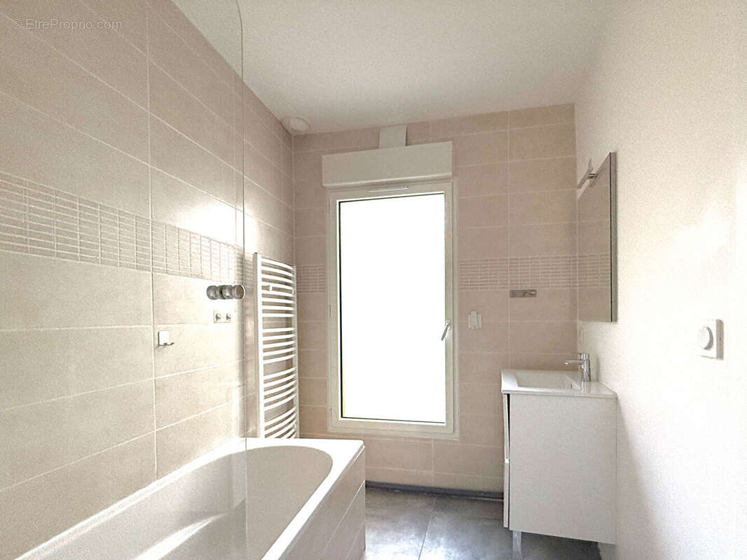 T4 avec jardin et terrasse privatifs de 38m² - CALUIRE BOURG - photo 12