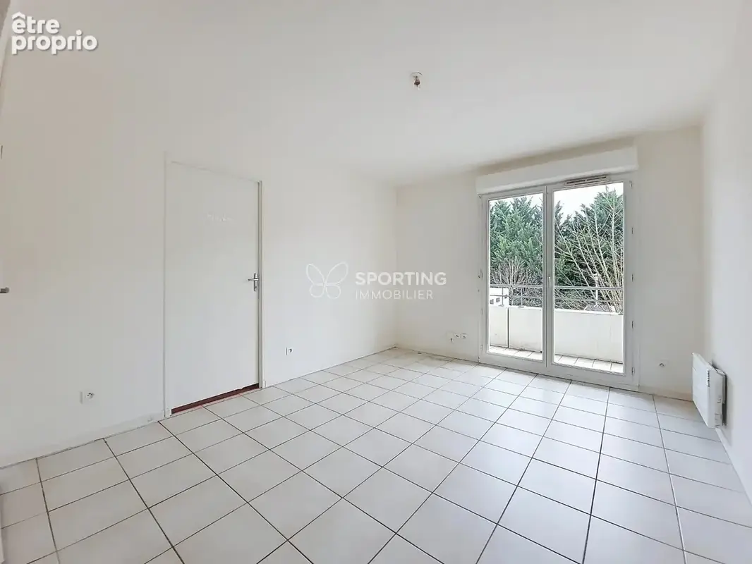 PINEUILH - Idéal investisseur ou primo accédant - T2 avec terrasse et parking à deux pas de la gare - photo 2