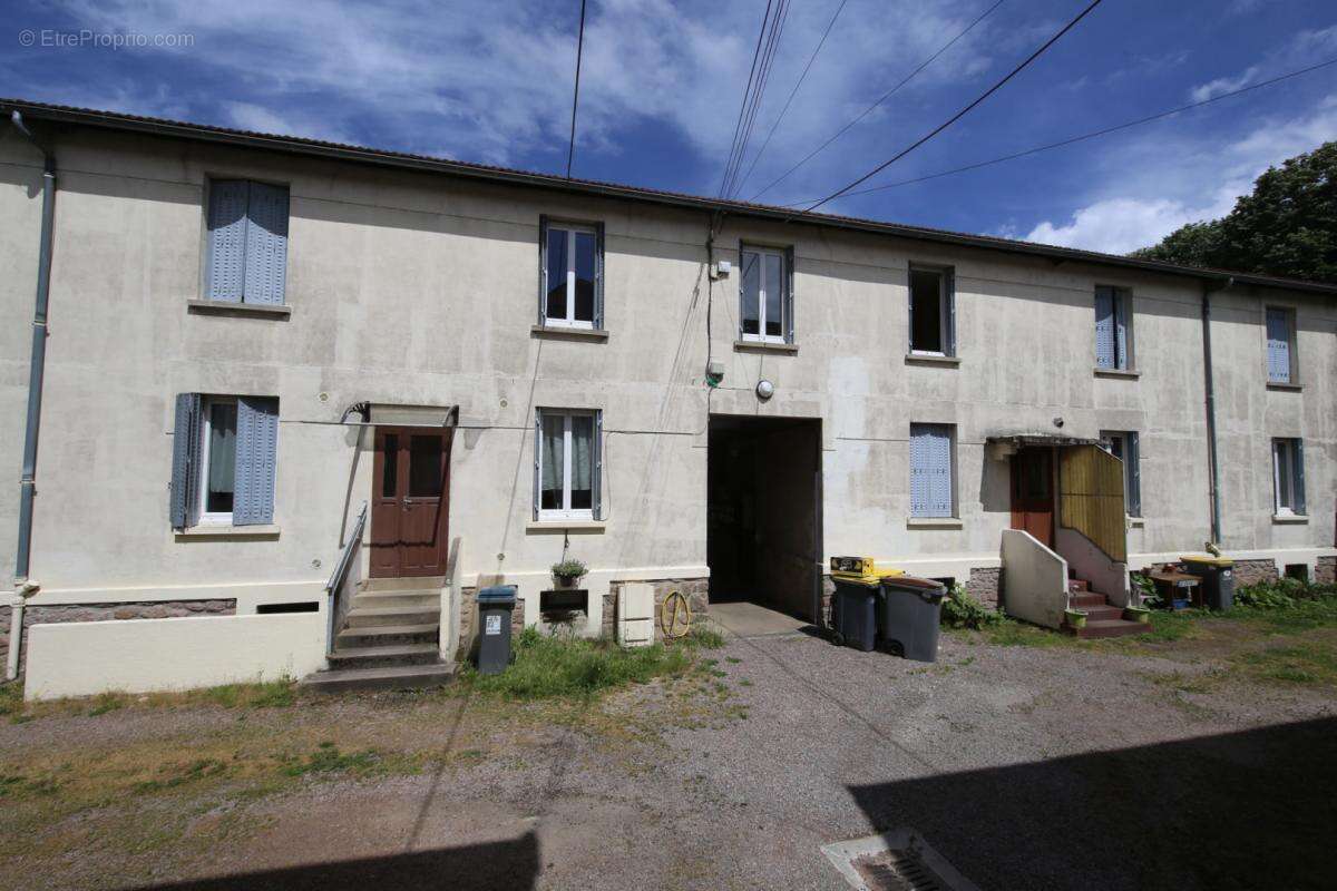 Ensemble de trois immeubles avec jardin et garages - photo 6