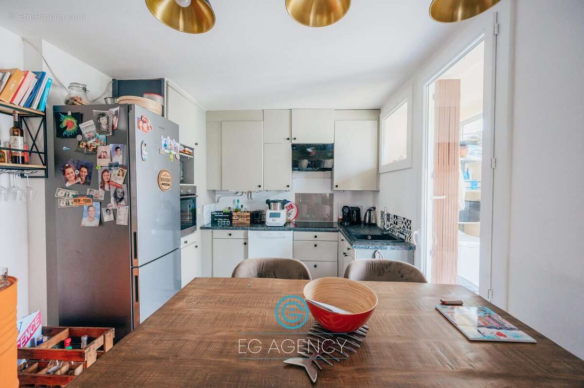 Appartement 73 m² à Marseille-8e  - photo 4