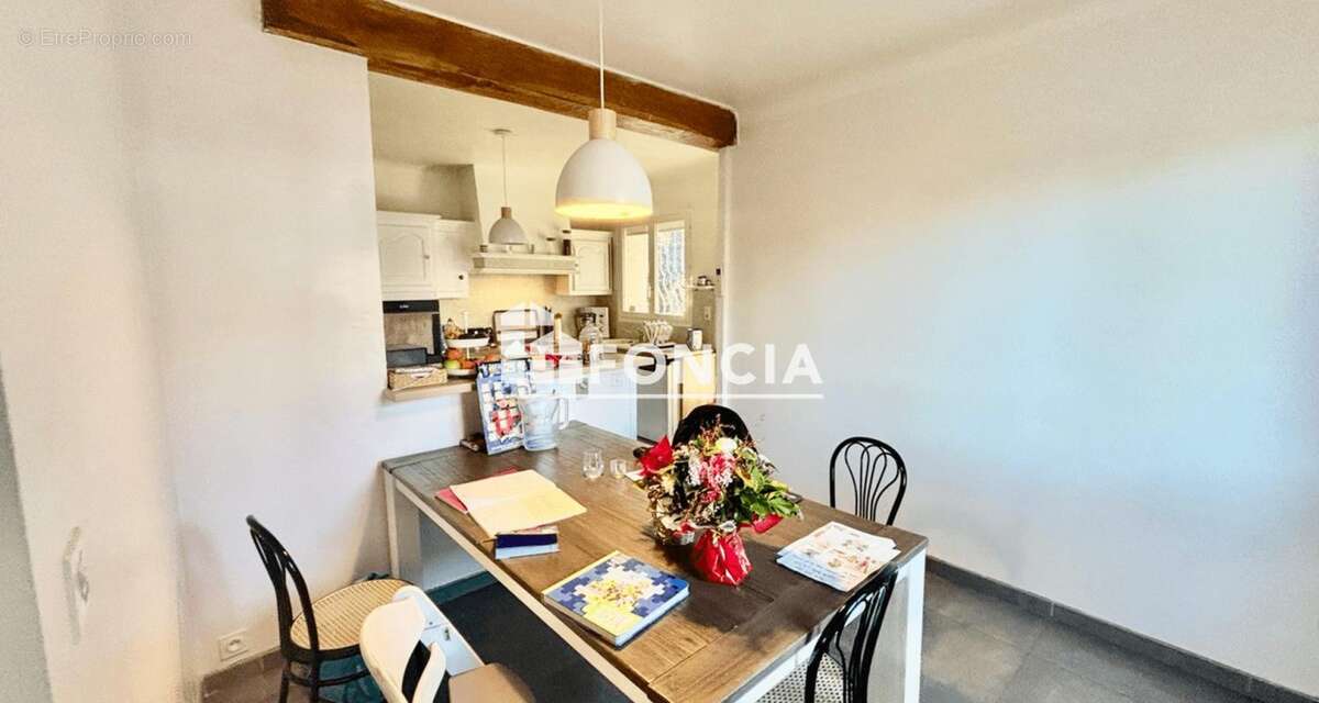 Maison à SAINT-CLEMENT-DE-RIVIERE