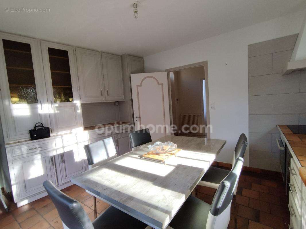 En Charente, ANGOULEME. Maison 145 m², 4 chambres, jardin clos 830 m² et grand garage - photo 5