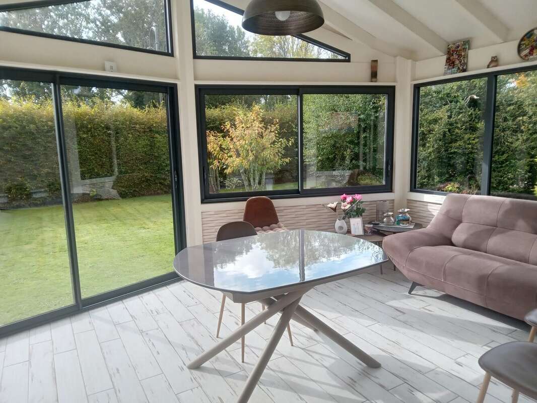 Maison à FEUQUIERES-EN-VIMEU