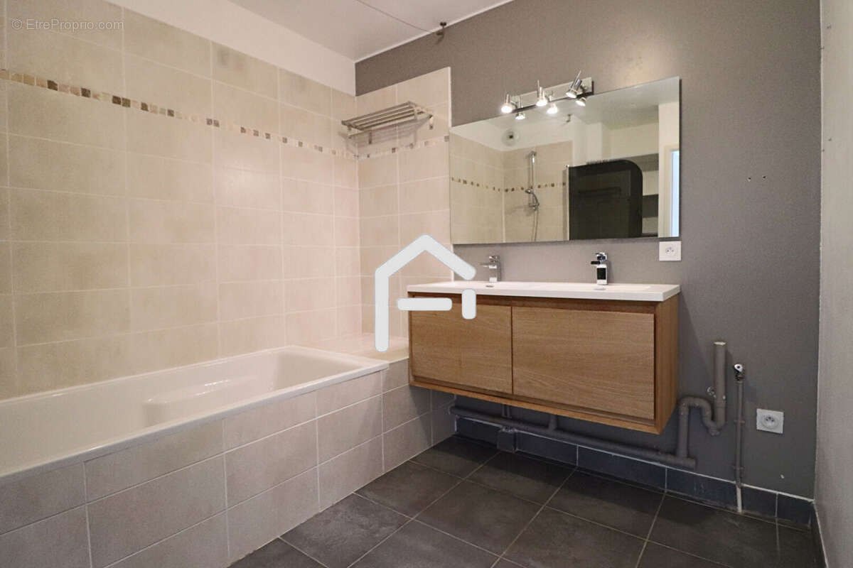 Appartement à CHATEAUNEUF-LES-MARTIGUES