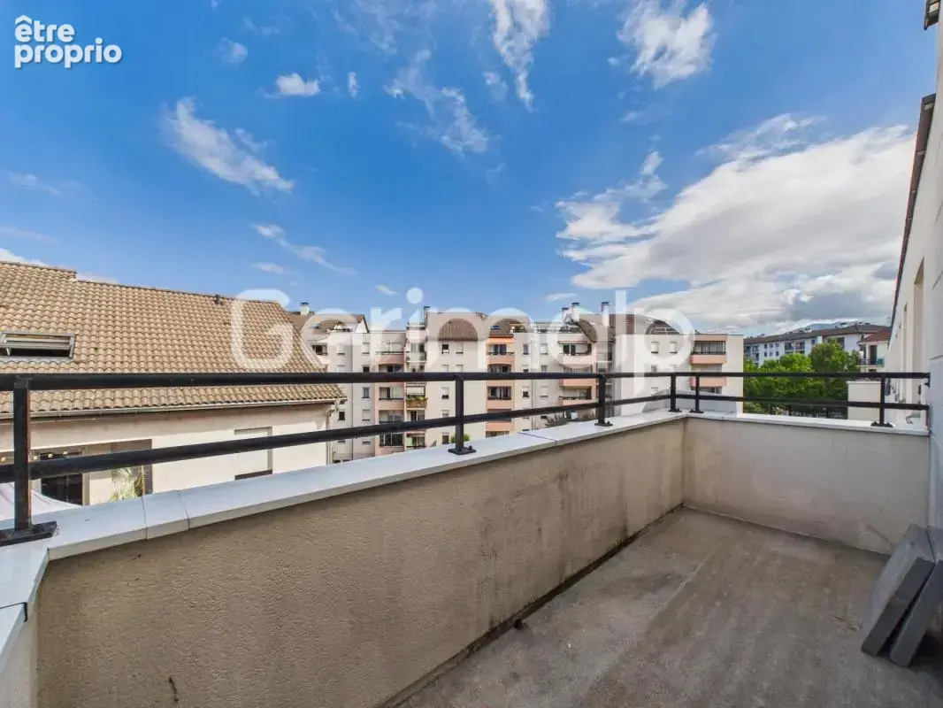 Vente - Appartement - 3 pièces + cuisine - 72,10 m² - 285 000 € - photo 4