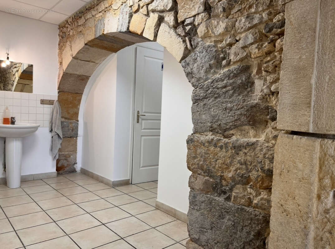 Commerce à JASSANS-RIOTTIER