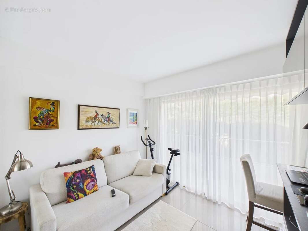 Appartement à VALLAURIS