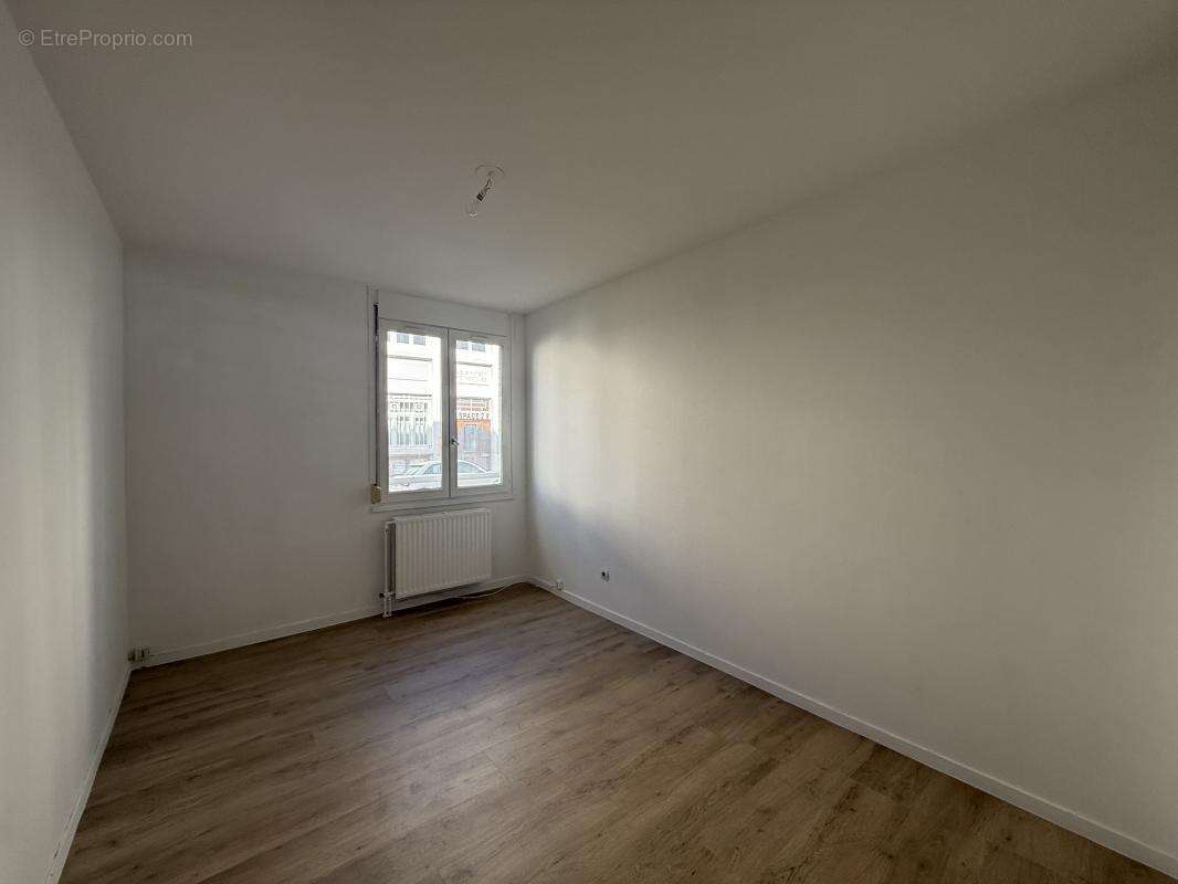 Appartement à LE CHAMBON-FEUGEROLLES
