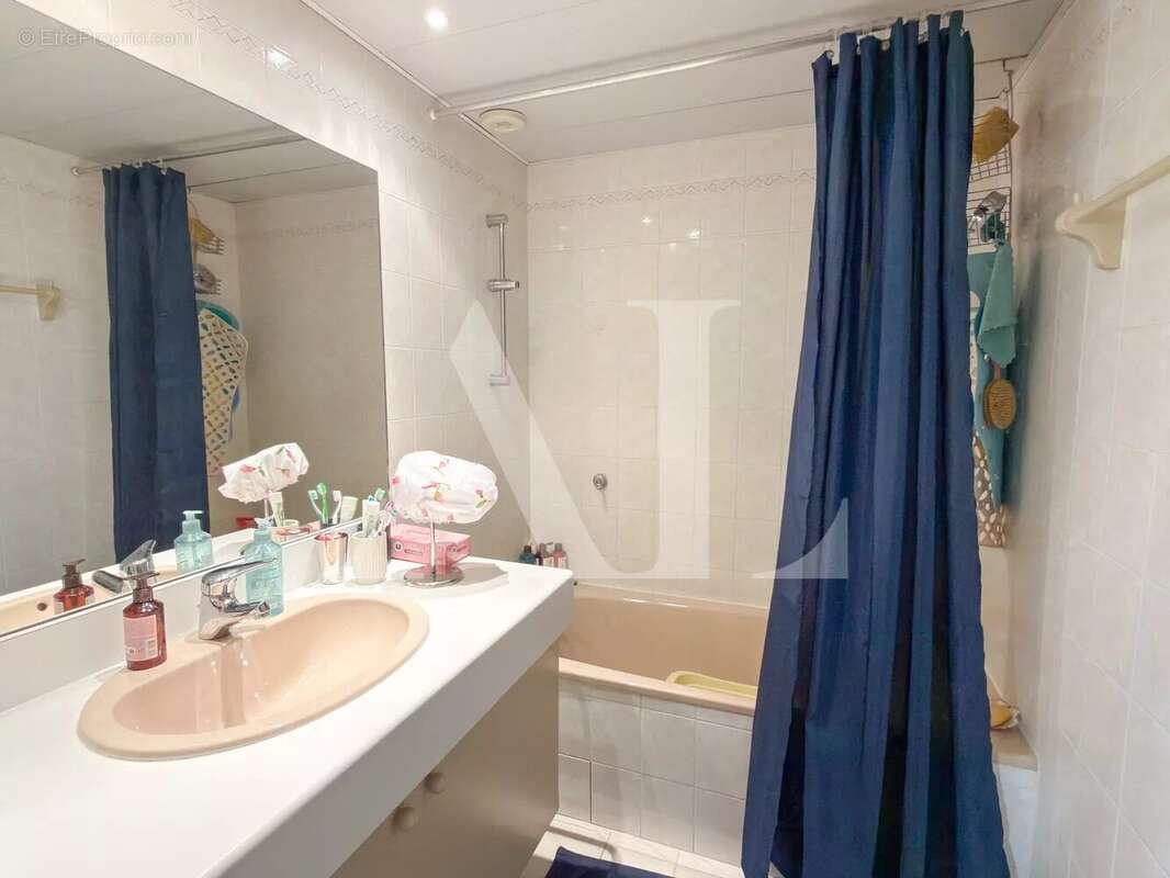 Appartement à VALLAURIS