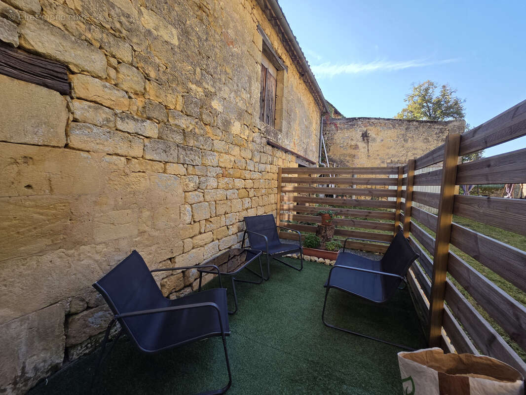 Ensemble immobilier dans le bourg du village - photo 37