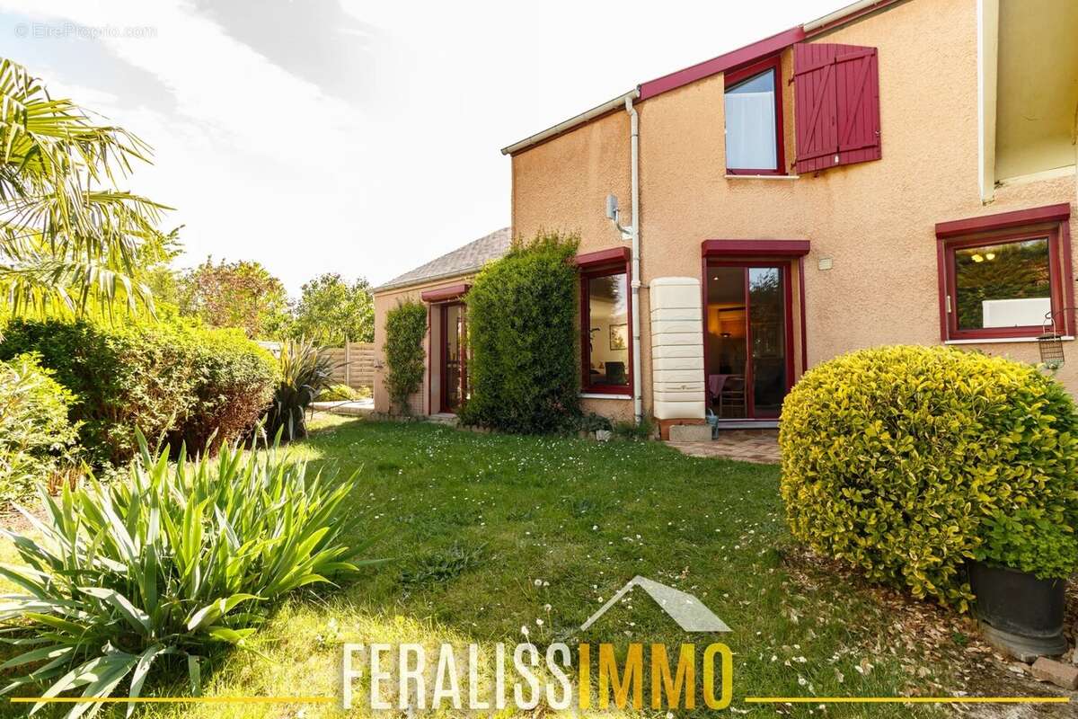 Maison à JOUY-LE-MOUTIER