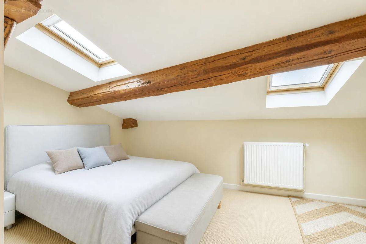 Appartement à COLLONGES-AU-MONT-D'OR