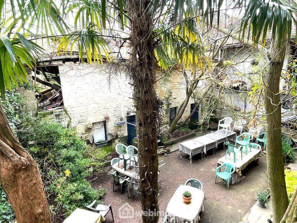 Avec cour fermée. - Maison à MIREBEAU