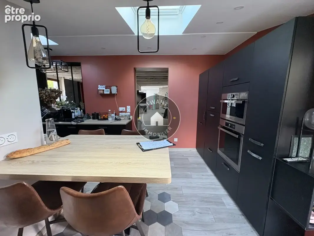 Maison familiale avec terrain et dépendance - photo 3