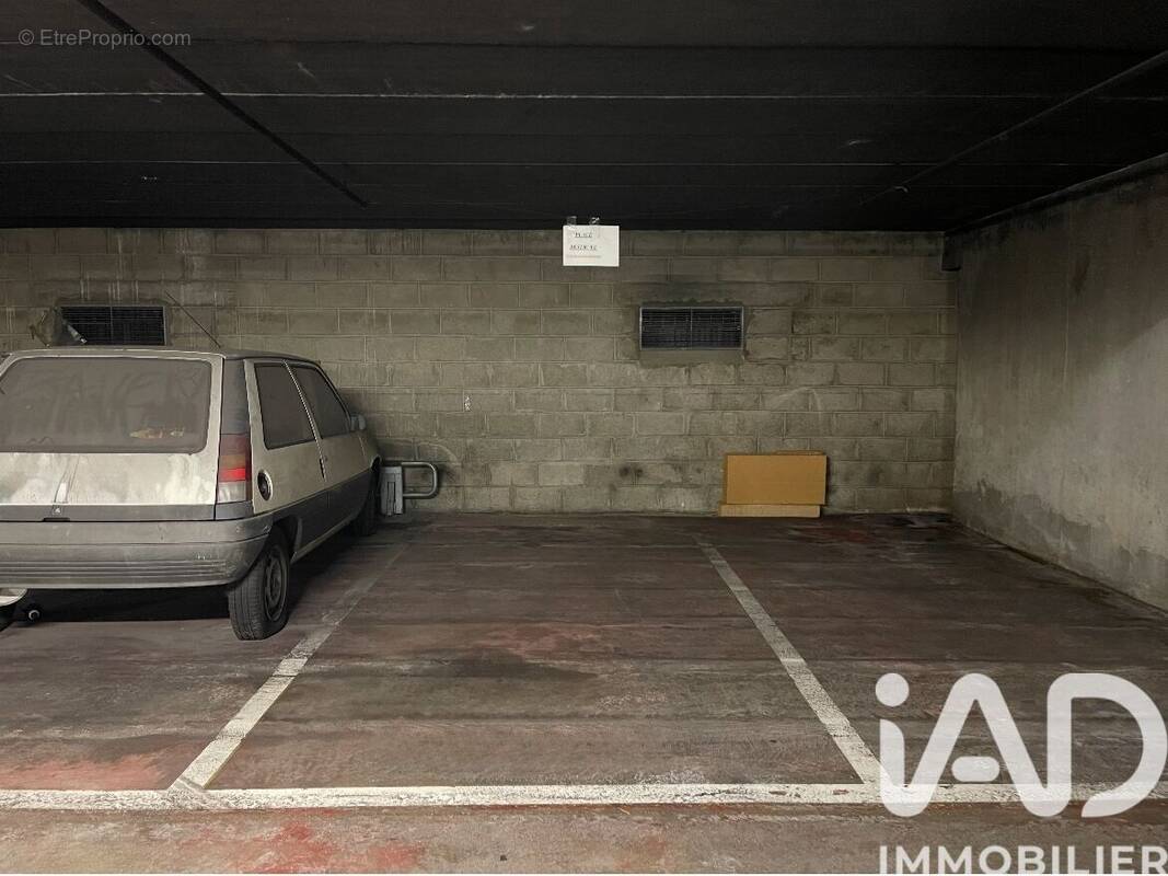 Photo 1 - Parking à PARIS-13E