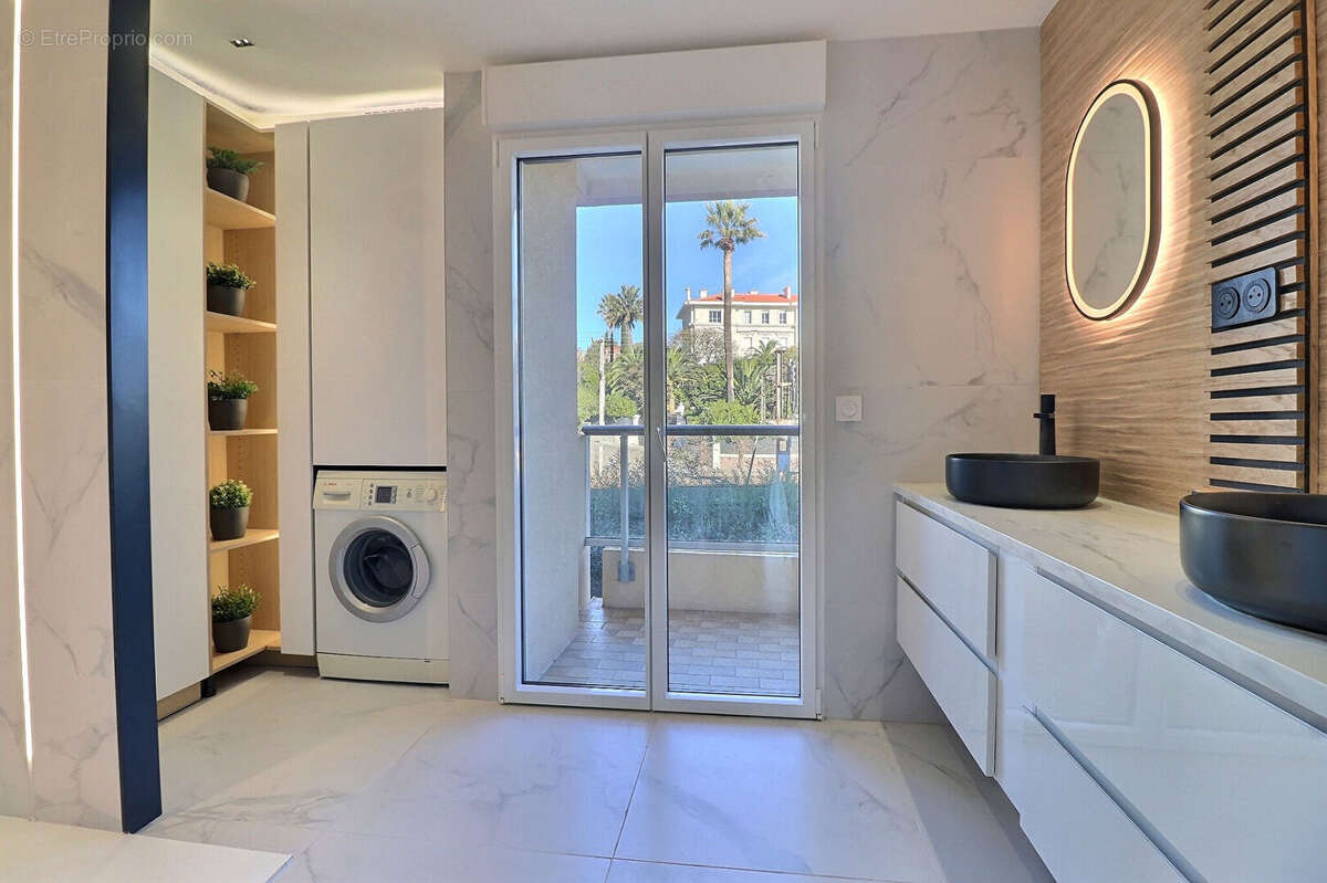 A VENDRE Superbe appartement en front de mer à SAINT RAPHAEL - photo 4