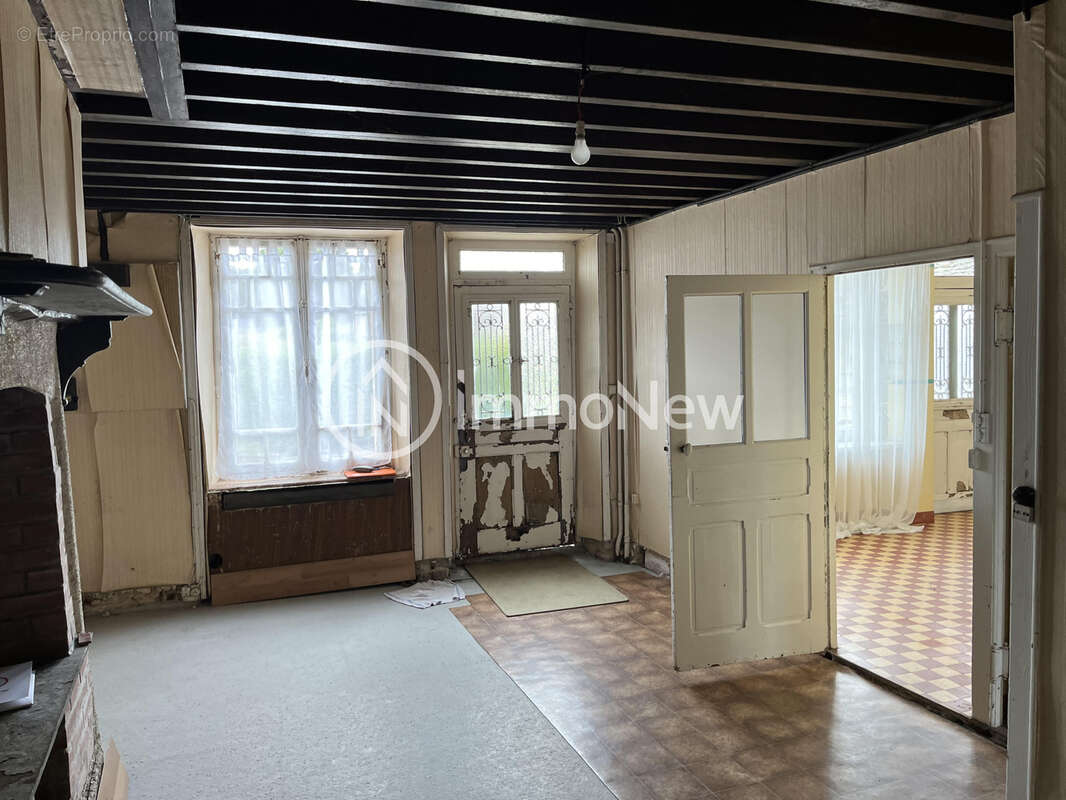 Maison de bourg 89 m2 a renover avec hangar de 100 m2 - photo 3