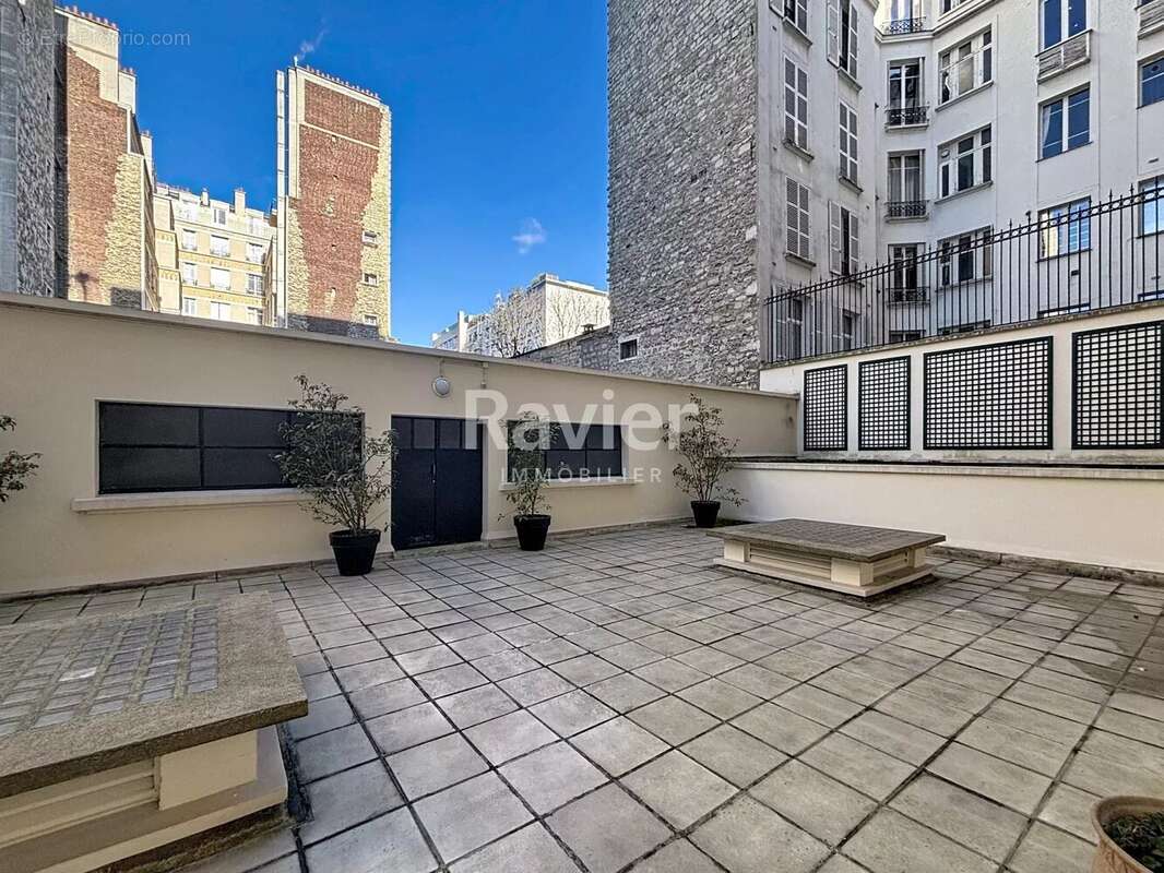 Appartement à PARIS-16E
