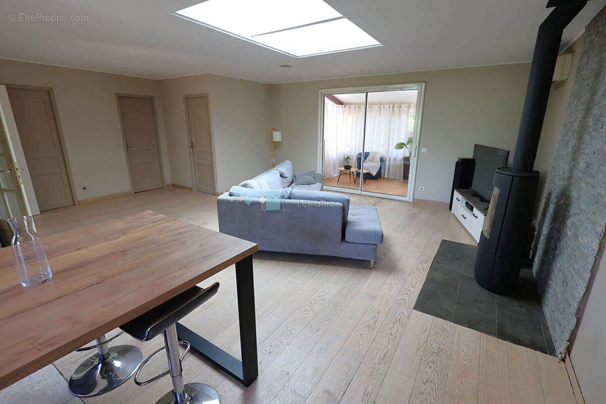 Maison à SAINT-CEZAIRE-SUR-SIAGNE