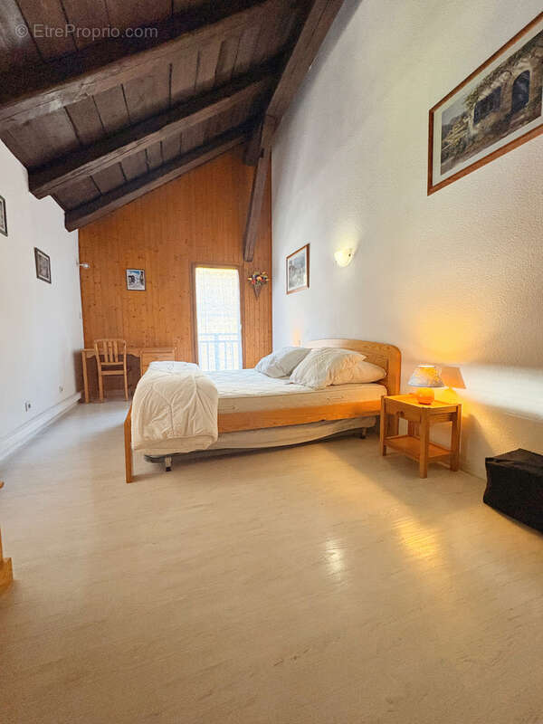 Appartement à MORILLON