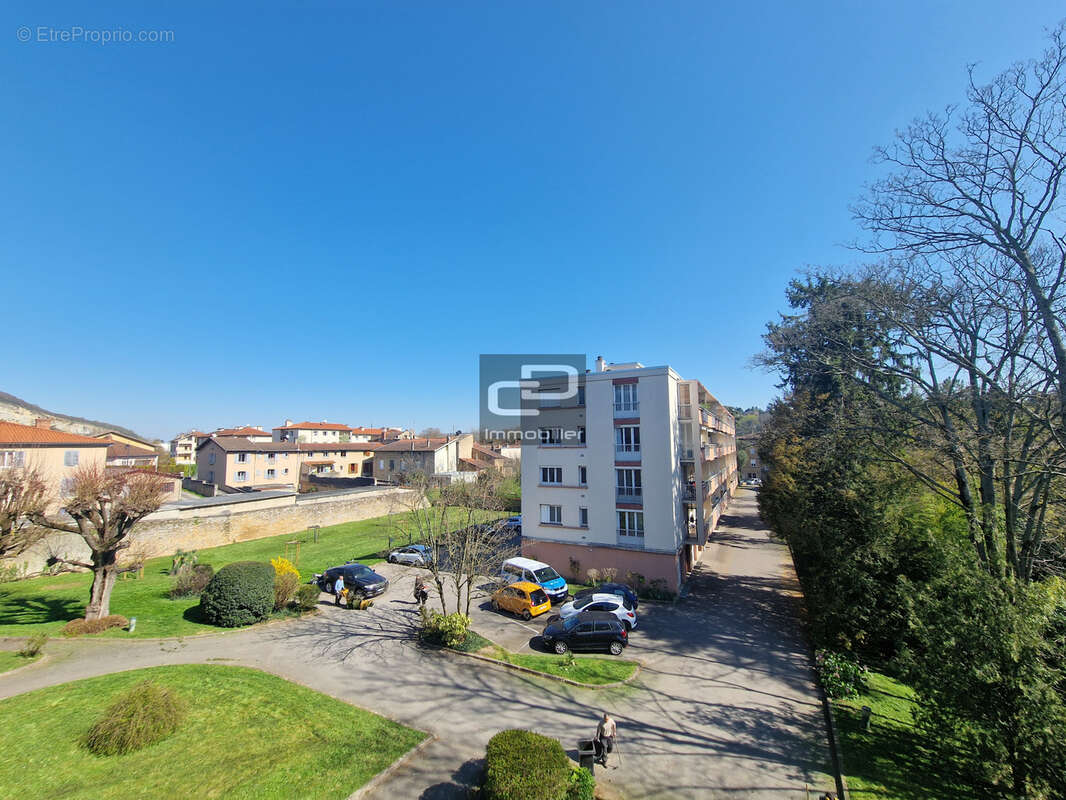 Appartement à COUZON-AU-MONT-D'OR