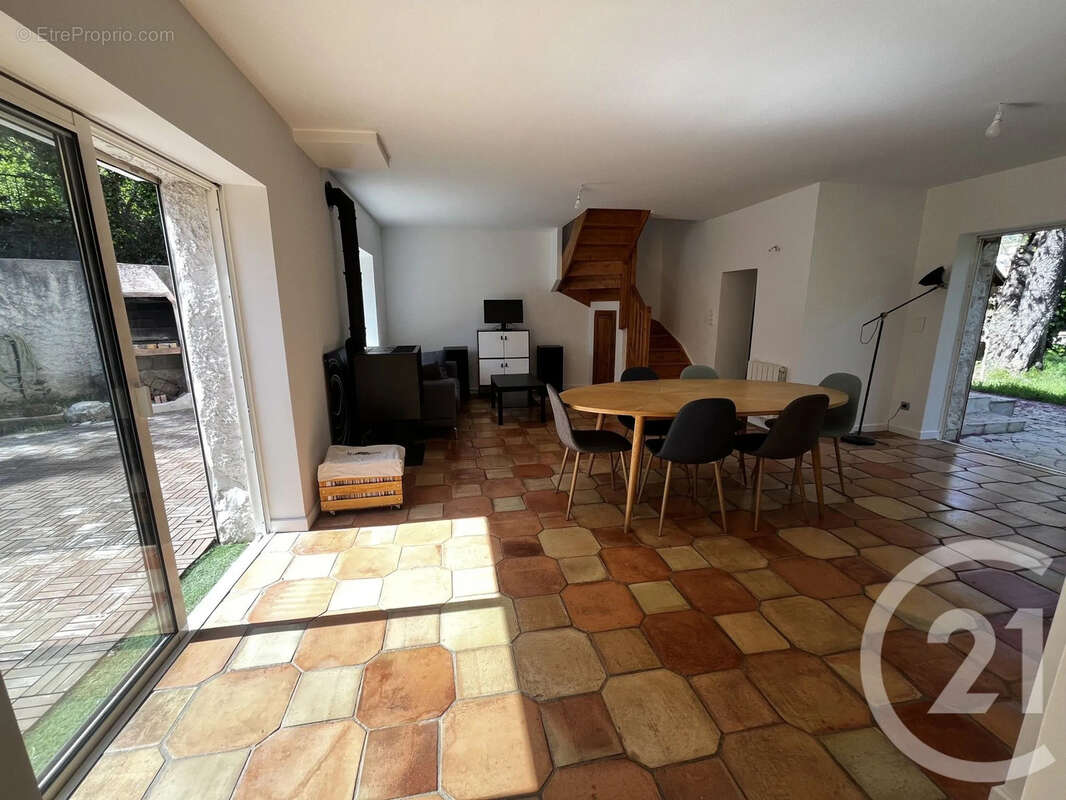 Maison à ROQUEFORT-LES-PINS