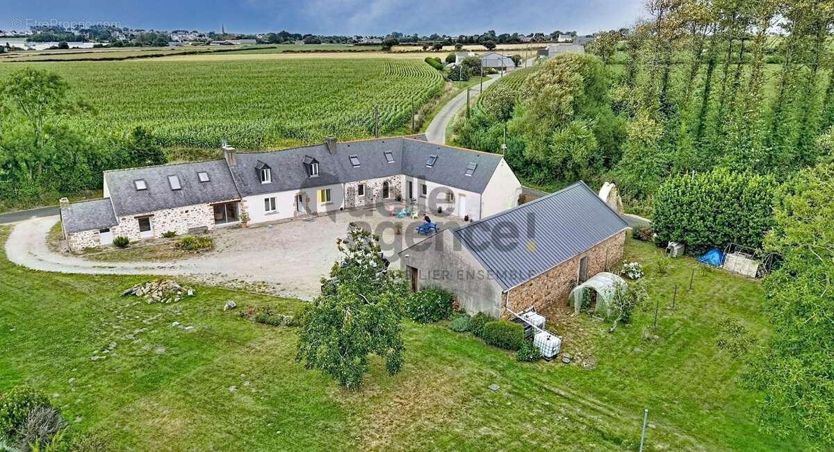 Maison à PLOUGASNOU